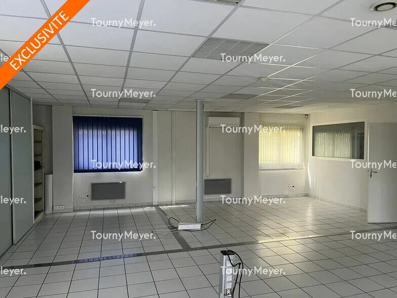 Bureau dans Saint-André-de-Cubzac à vendre - Photo de l’immeuble – Image 3 sur 5