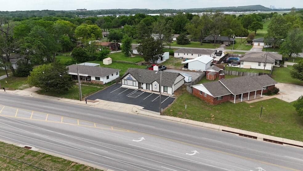 1217 W Main St, Jenks, OK à vendre - Photo de l’immeuble – Image 2 sur 12