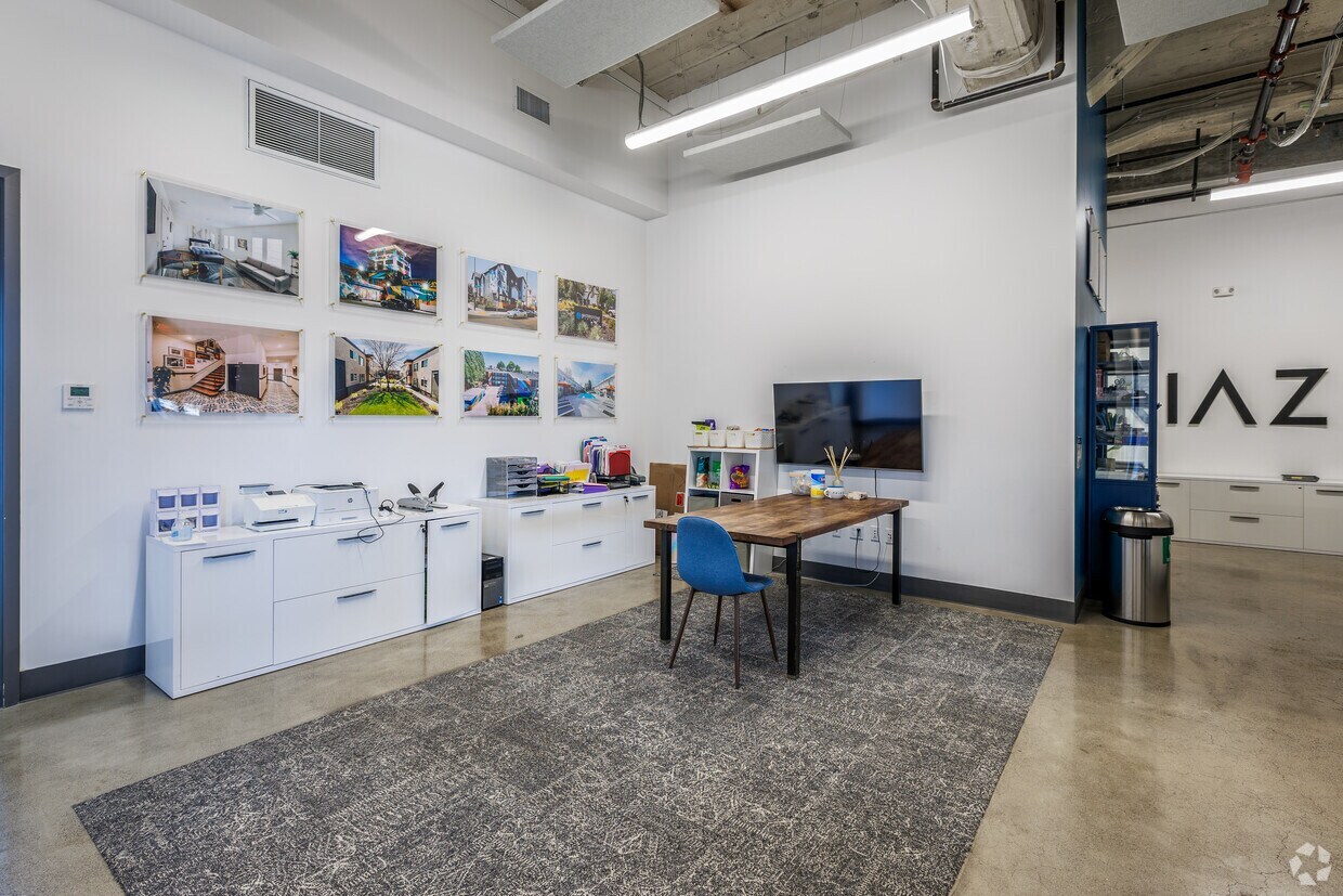 2744 E 11th St, Oakland, CA à louer Photo intérieure– Image 1 sur 4