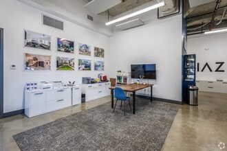 2744 E 11th St, Oakland, CA à louer Photo intérieure– Image 1 sur 4