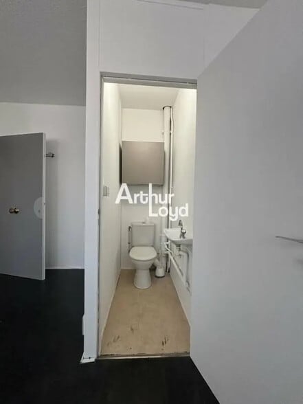 Bureau dans Saint-Laurent-du-Var à louer - Photo intérieure – Image 3 sur 4