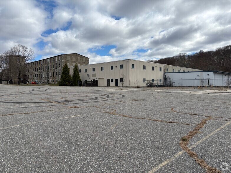35 Chase Ave, Dudley, MA à vendre - Photo principale – Image 1 sur 1