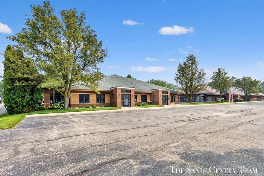 16986 Robbins Rd, Grand Haven, MI à louer - Photo de l’immeuble – Image 3 sur 13