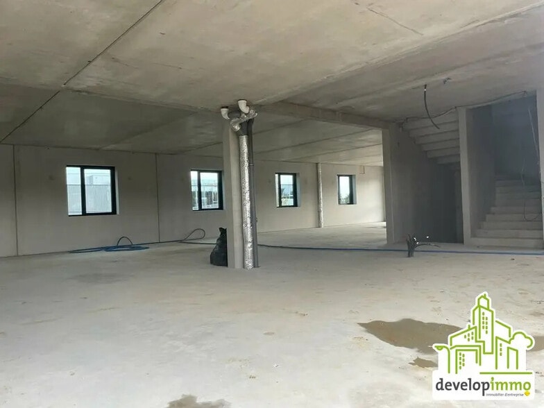 Bureau dans Épron à louer - Photo de l’immeuble – Image 2 sur 12