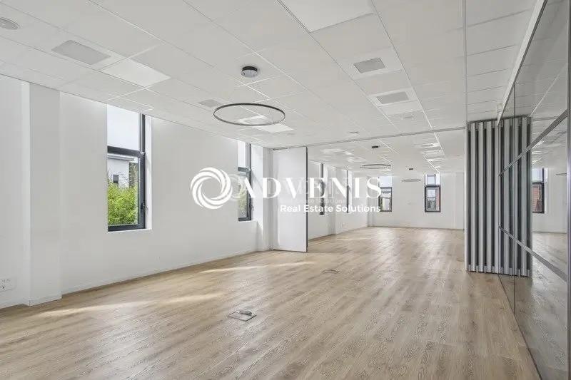 Bureau dans Bailly-Romainvilliers à vendre - Photo de l’immeuble – Image 3 sur 12