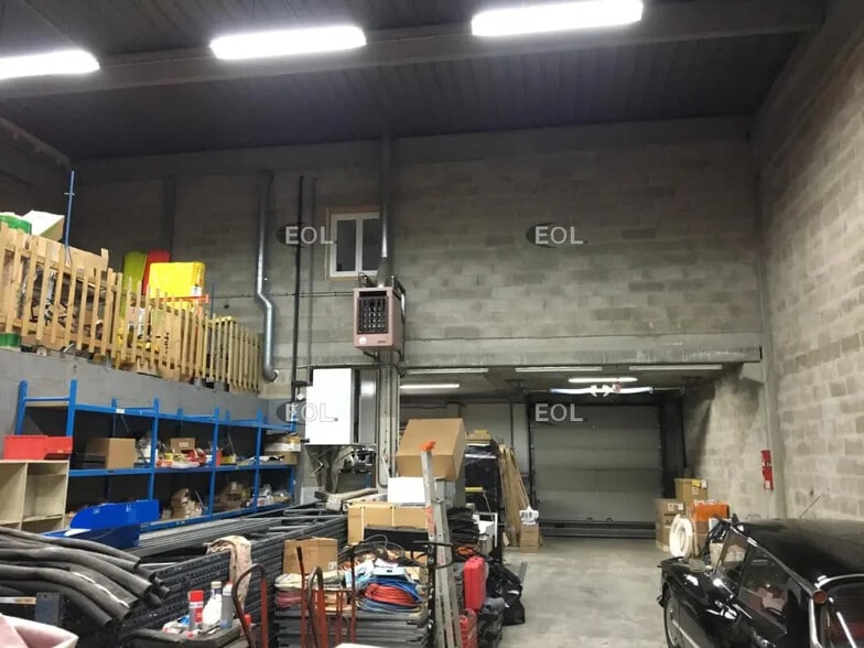 Local d’activités dans Lisses à louer - Photo intérieure – Image 2 sur 8