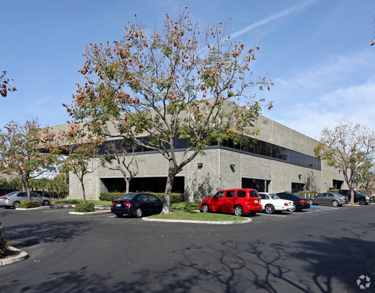 1 Oldfield, Irvine, CA à louer - Photo de l’immeuble – Image 3 sur 3
