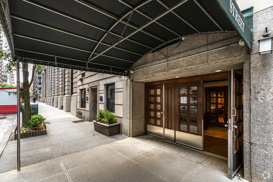 44 E 12th St, New York, NY à louer - Photo de l’immeuble – Image 3 sur 9