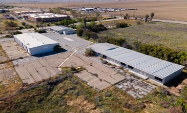 9800 Cody Ave, Coalinga, CA à louer Aérien– Image 1 sur 9