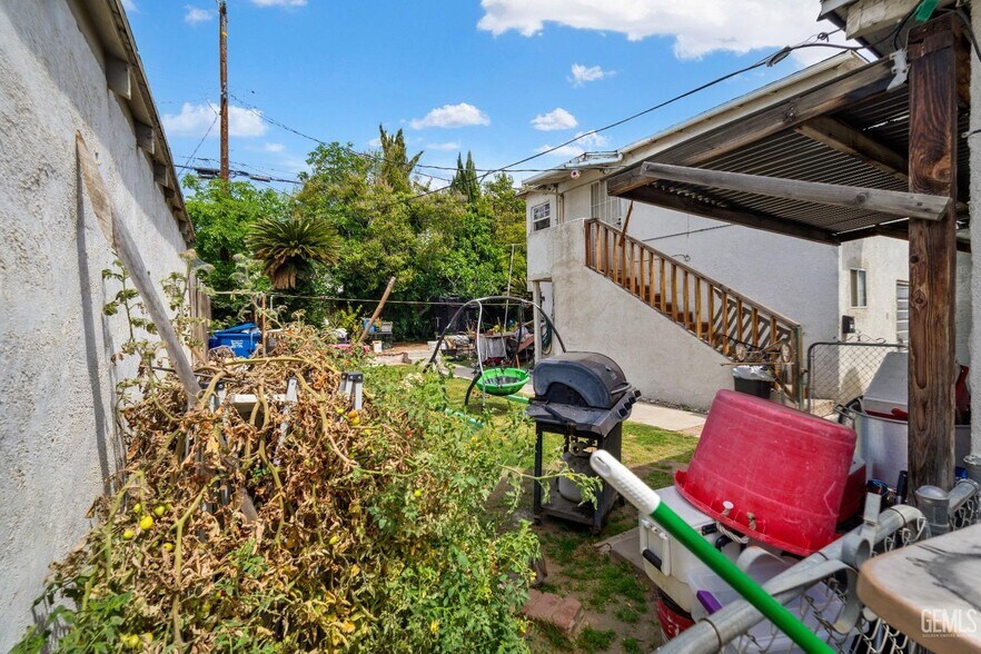 2610 Niles St, Bakersfield, CA à vendre - Photo de l’immeuble – Image 3 sur 7