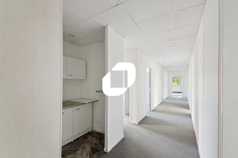 Bureau dans Nanterre à louer - Photo intérieure – Image 3 sur 12