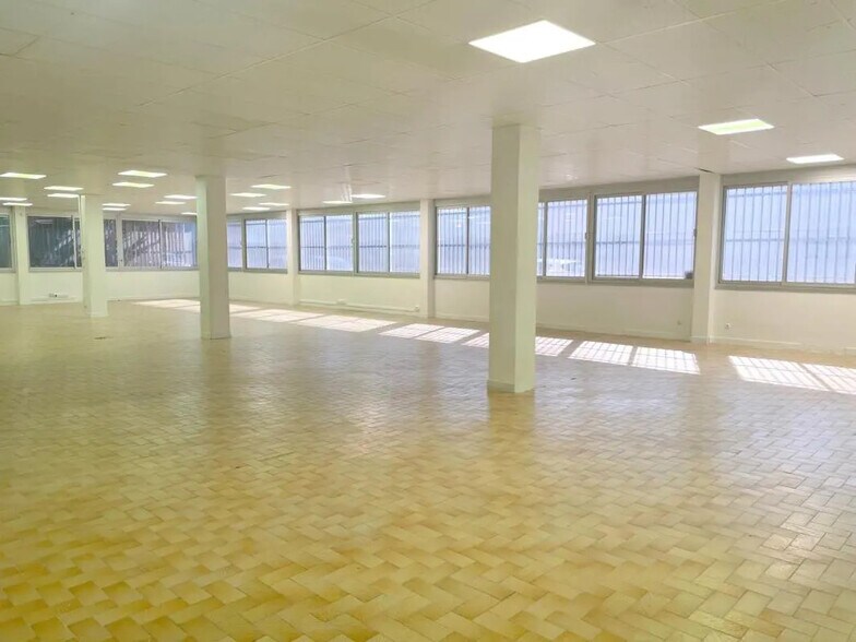 Bureau dans Argenteuil à louer - Photo de l’immeuble – Image 3 sur 16