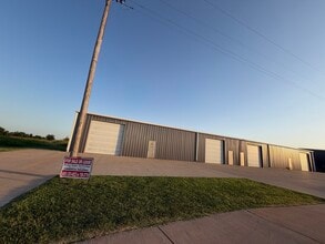 220 Silver Ln, Edmond, OK à louer Photo de l’immeuble– Image 1 sur 1
