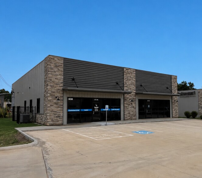 608 W. Worsham, Willis, TX à vendre - Photo de l’immeuble – Image 2 sur 5