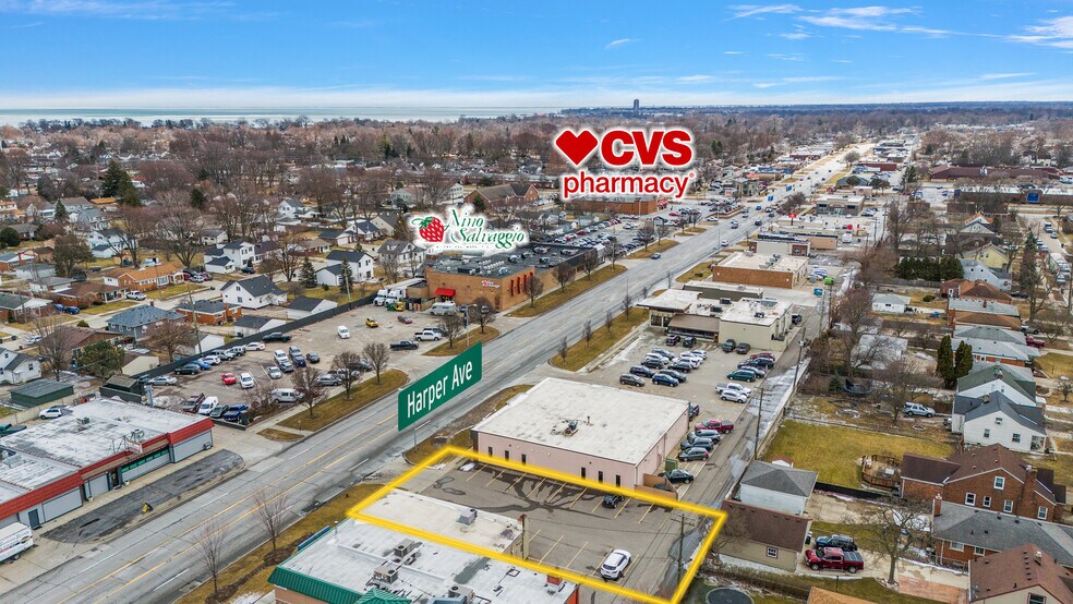 27951 Harper Ave, St Clair Shrs, MI à louer - Photo de l’immeuble – Image 3 sur 5