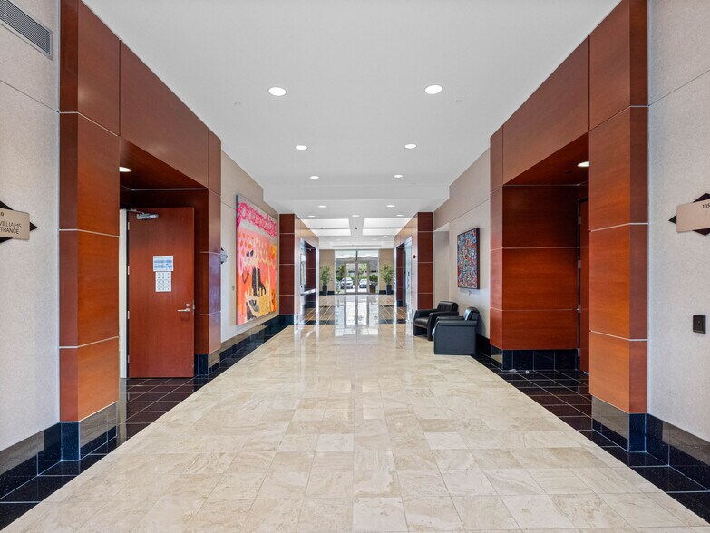 18302 Highwoods Preserve Pky, Tampa, FL à louer - Photo de l’immeuble – Image 3 sur 10