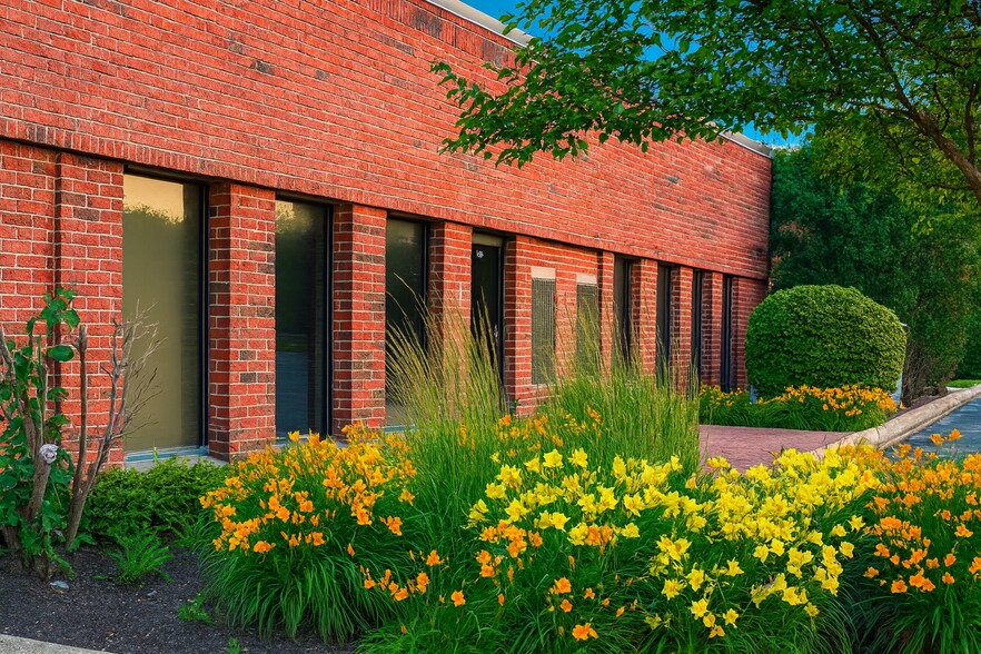 2280 Hicks Rd, Rolling Meadows, IL à louer - Photo de l’immeuble – Image 2 sur 6