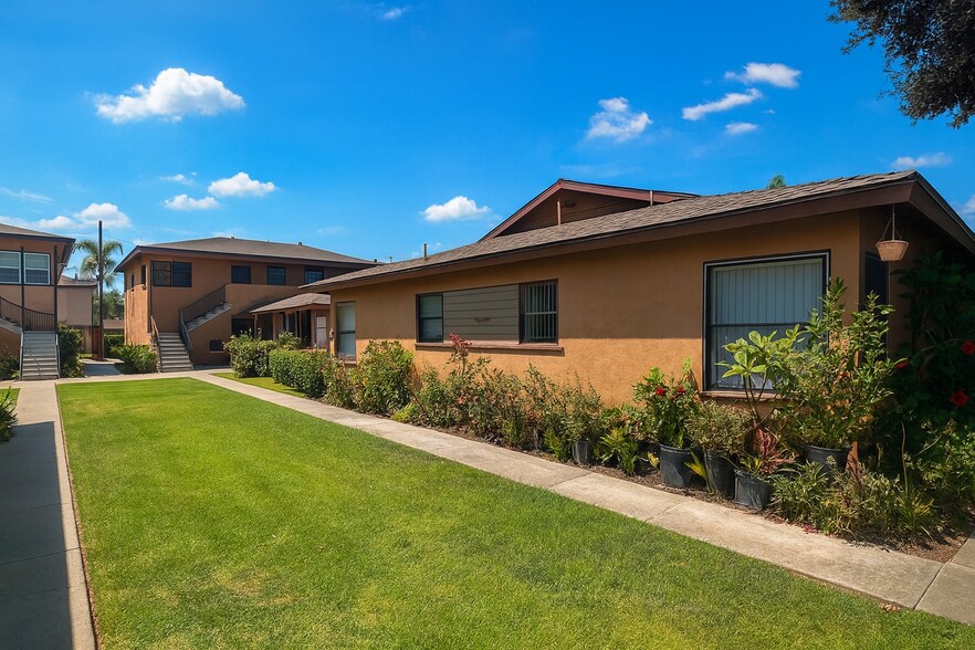 1136 W Broadway, Anaheim, CA à vendre - Photo de l’immeuble – Image 3 sur 9