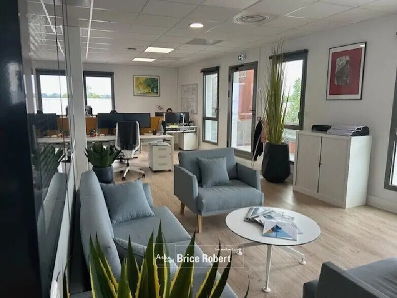 Bureau dans Chassieu à vendre - Photo de l’immeuble – Image 2 sur 4