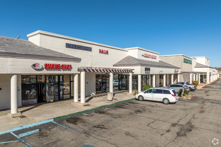 23575 Sunnymead Ranch Pky, Moreno Valley, CA à louer - Photo principale – Image 1 sur 8
