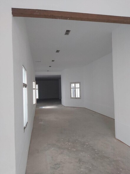 Local commercial dans Cáceres, Cáceres à vendre - Photo de l’immeuble – Image 2 sur 5