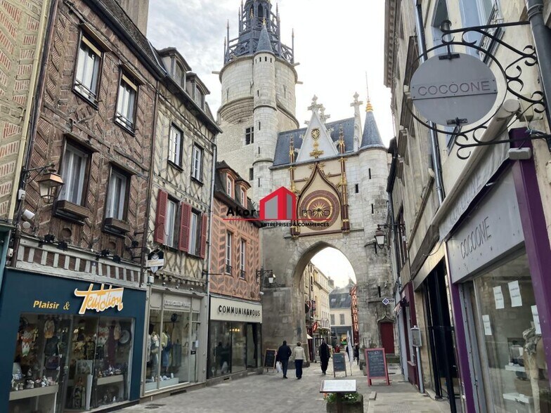 Local commercial dans Auxerre à louer - Photo de l’immeuble – Image 3 sur 3