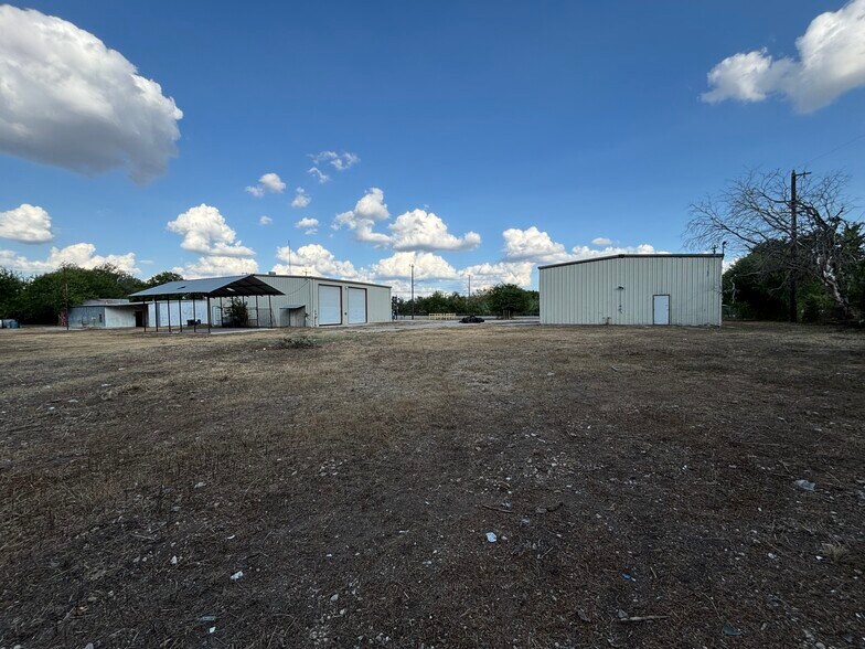 5137 Old Pearsall Rd, San Antonio, TX à louer - Photo de l’immeuble – Image 2 sur 18