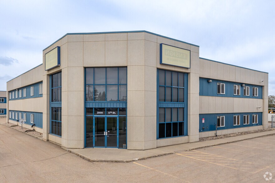 Nisku Campus portefeuille de 3 biens à vendre sur LoopNet.fr - Photo principale – Image 1 sur 3