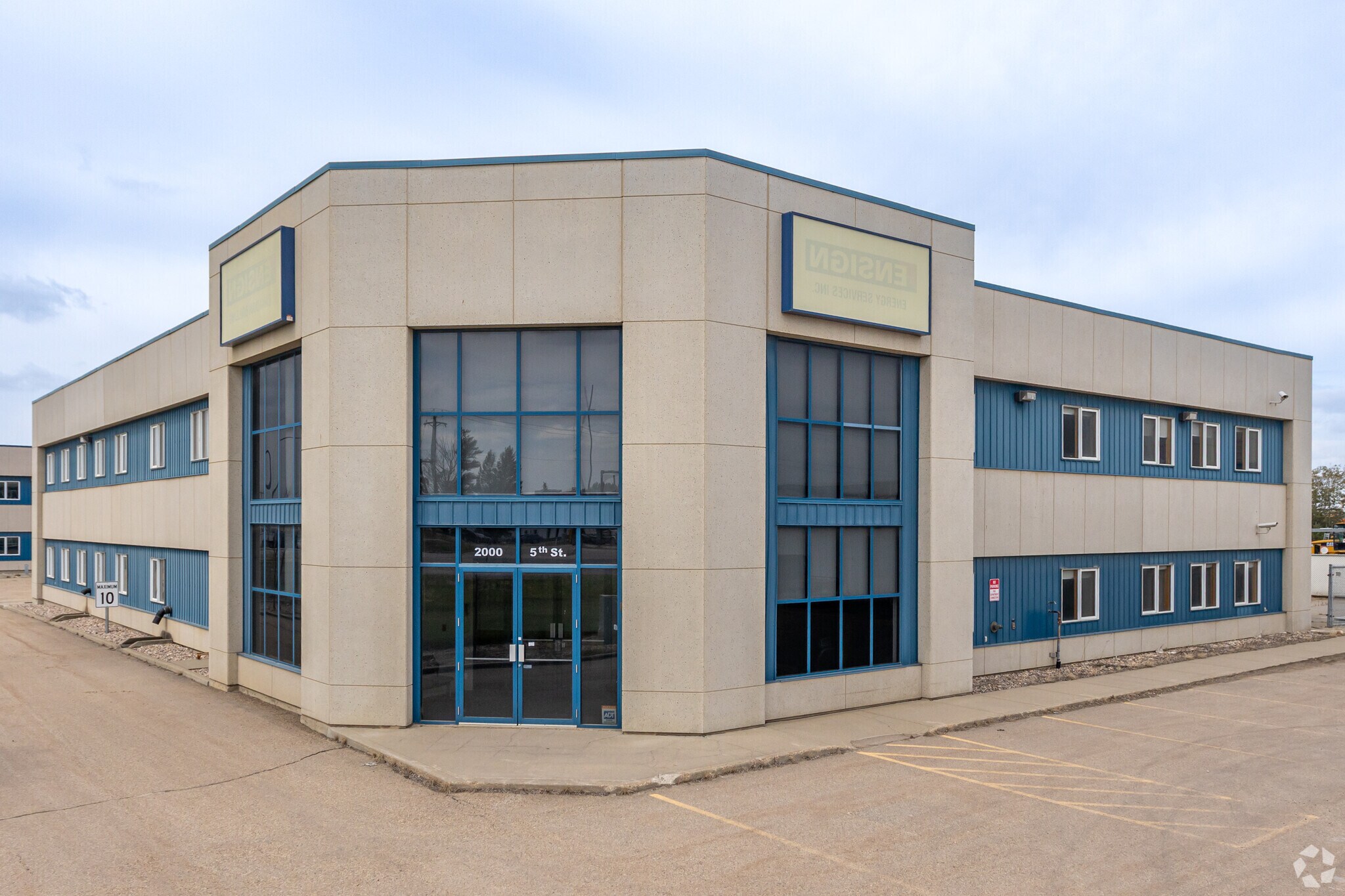 Nisku Campus portefeuille de 3 biens à vendre sur LoopNet.fr Photo principale– Image 1 sur 4