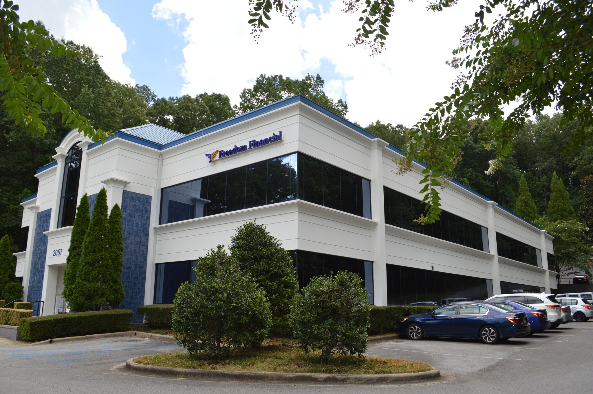 2057 Valleydale Rd, Hoover, AL à louer Photo de l’immeuble– Image 1 sur 8