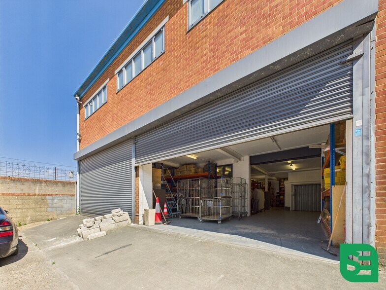 320-328 Selbourne Rd, Luton à louer - Photo de l’immeuble – Image 2 sur 2