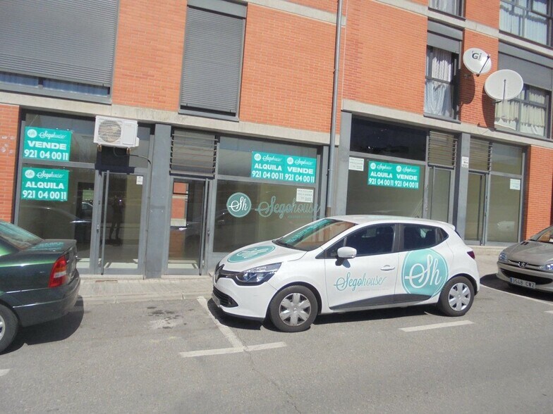 Immeuble residentiel dans La Lastrilla, Segovia à vendre - Photo de l’immeuble – Image 2 sur 2
