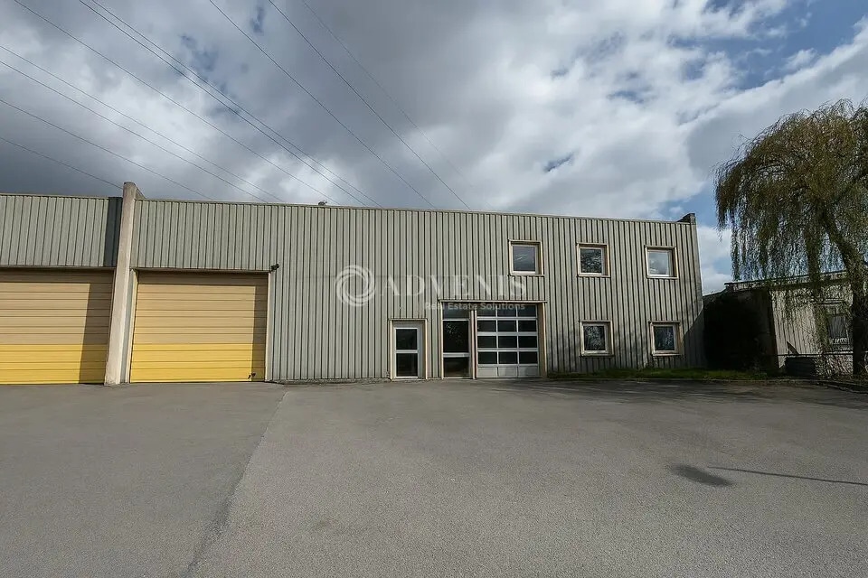 Local d’activités dans Neuilly-Plaisance à louer Photo de l’immeuble– Image 1 sur 12