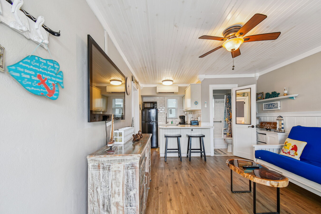 11730 Gulf Blvd, Treasure Island, FL 33706 - Lot 32 -  - Photo intérieure - Image 1 of 36