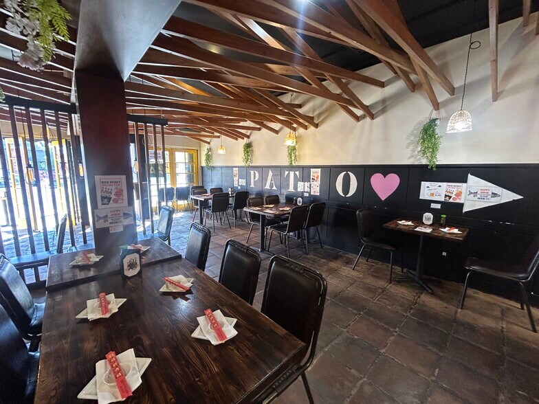 7455 Melrose Ave, Los Angeles, CA à louer - Photo de l’immeuble – Image 3 sur 15