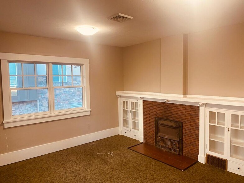 136 S 1st W, Rexburg, ID à louer - Photo de l’immeuble – Image 2 sur 4