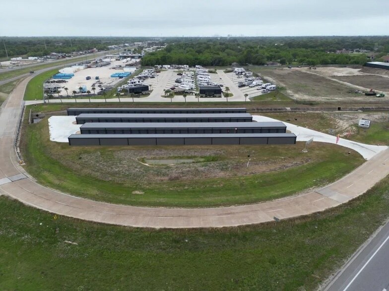 2100 W Parkway St, Groves, TX à vendre - Photo de l’immeuble – Image 2 sur 10