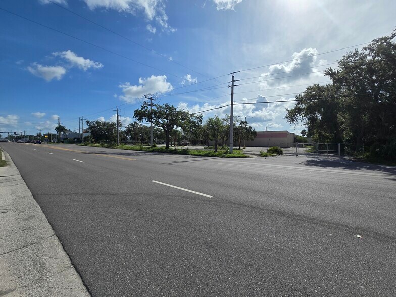 4445 26th St W, Bradenton, FL à louer - Photo de l’immeuble – Image 2 sur 8