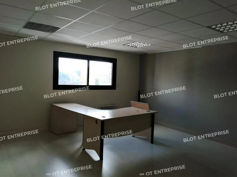 Bureau dans Plescop à louer - Photo de l’immeuble – Image 3 sur 8