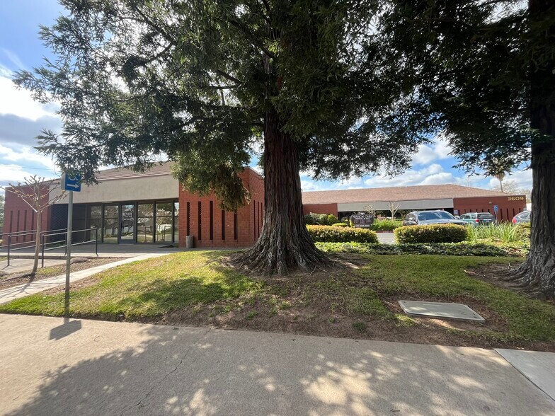 3609 Mission Ave, Carmichael, CA à louer - Photo de l’immeuble – Image 1 sur 79