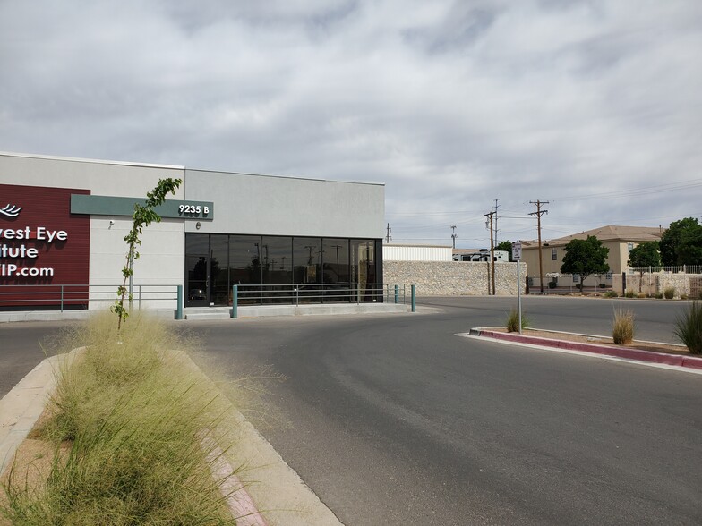9235 Dyer St, El Paso, TX à louer - Photo de l’immeuble – Image 3 sur 9
