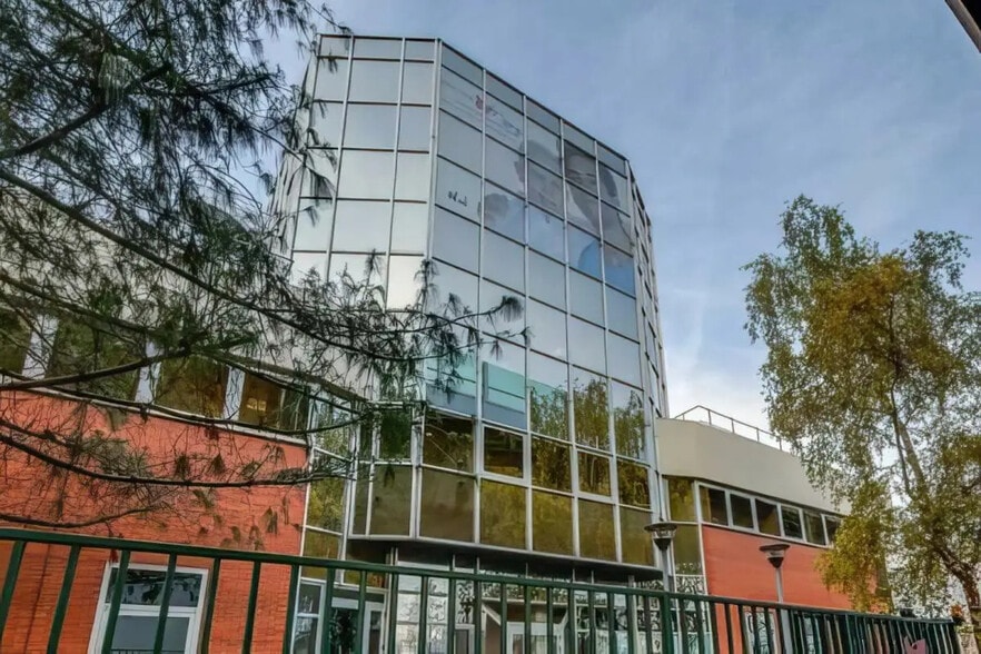 22-23 Quai Du President Carnot, Saint-Cloud à vendre - Photo de l’immeuble – Image 2 sur 10