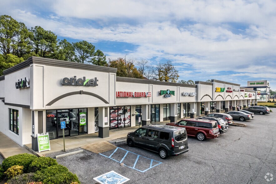 562 Goodman Rd E, Southaven, MS à louer - Photo de l’immeuble – Image 1 sur 5