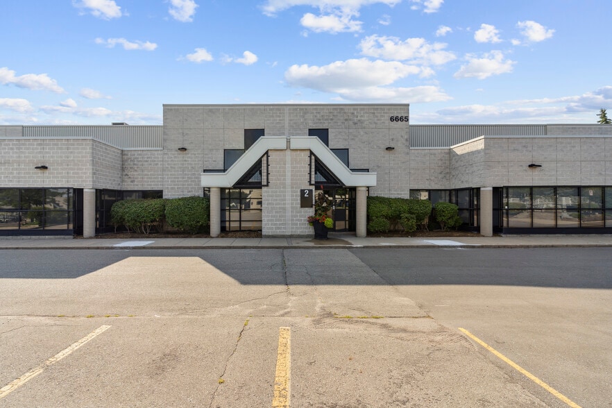 6665 Millcreek Dr, Mississauga, ON à louer - Photo de l’immeuble – Image 2 sur 4