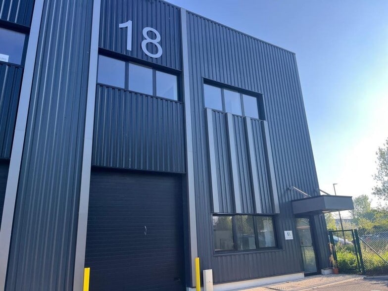 10 Avenue Du Centaure, Cergy à louer - Photo de l’immeuble – Image 2 sur 12