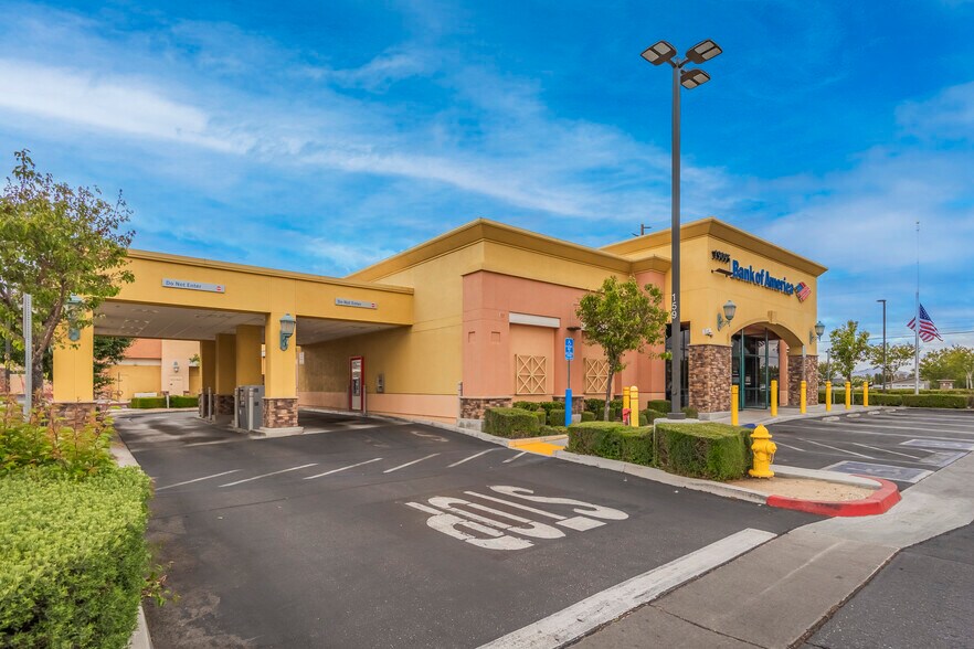 19095 Bear Valley Rd, Apple Valley, CA à vendre - Photo de l’immeuble – Image 2 sur 13