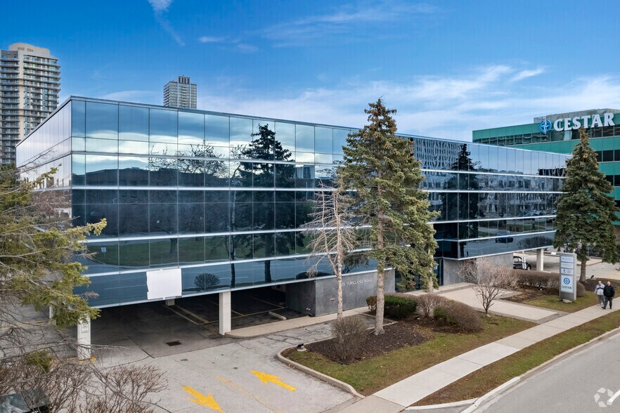 259 Yorkland Rd, Toronto, ON à louer - Photo principale – Image 1 sur 4