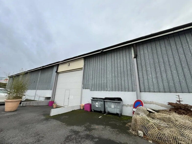Local d’activités dans Châlons-en-Champagne à louer - Photo de l’immeuble – Image 1 sur 10