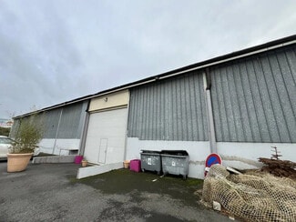 Plus de détails pour Local d'activités à louer