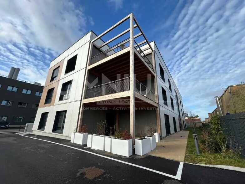 2 Rue Du Docteur Pravaz, Sainte-Foy-lès-Lyon à louer - Photo de l’immeuble – Image 1 sur 7